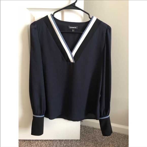 ⭐️3/$20 EXPRESS Navy Blue V-Neck Color Block Top - Picture 4 of 13